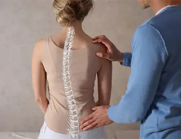 Skolióza alebo skoliotické držanie tela? Rozdiely v rehabilitácii